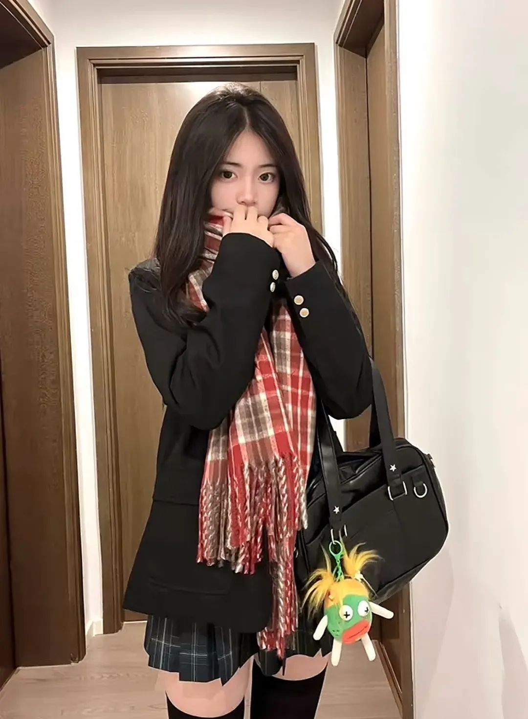 模仿周淑怡女主播强调自己不喜欢劣迹艺人!自己是大专生,目前准备自考本科了!