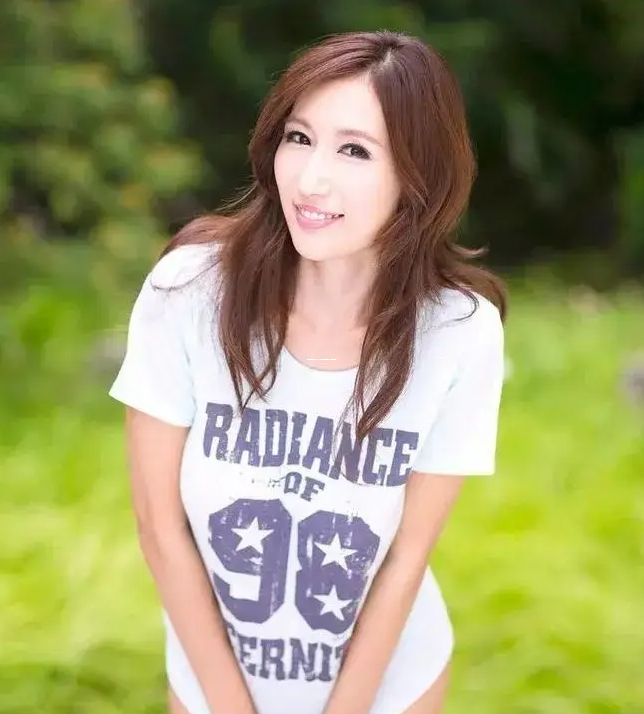 吃瓜爆料黑料在线HEILIAO,实力女演员逼婚失败?秋香心酸分手