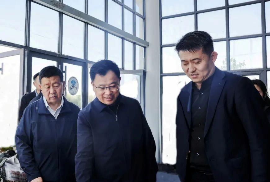 5月1日，宁夏回族自治区党委常委	、银川市委书记赵旭辉以“四不两直”方式督导调研节日安全生产、文旅消费等工作。 银川日报 图