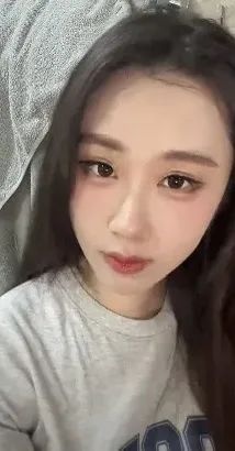 轩子巨2兔否认自己结过婚，被迫换号直播？素颜直播美出天际，网友直呼认不出来，轩子：美颜功劳！